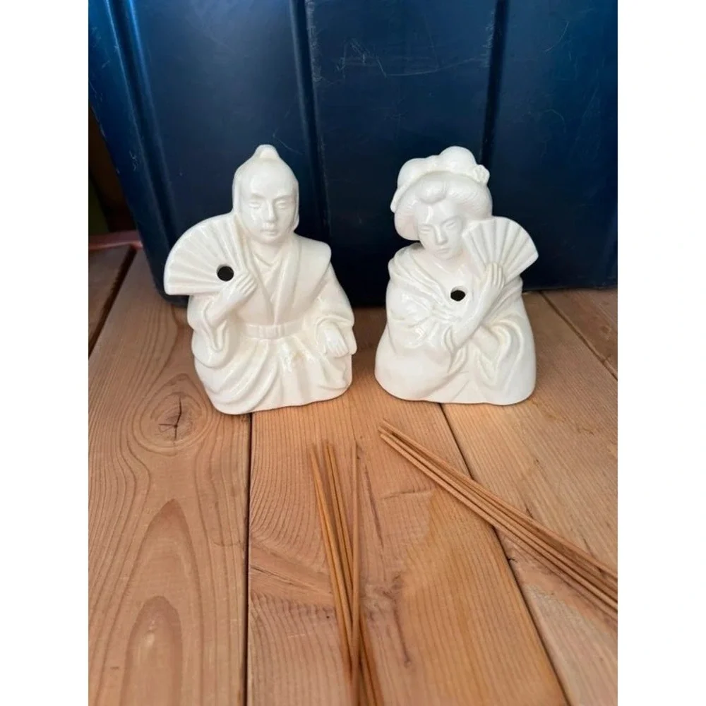 Japanese Samurai and Geisha holding fans reed diffuser with sticks.